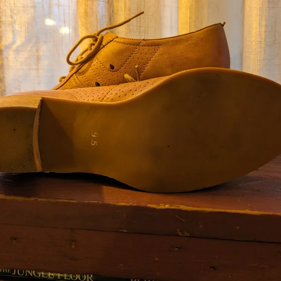 Jeffrey Campbell Oxford Shoes - Picture 2 of 3